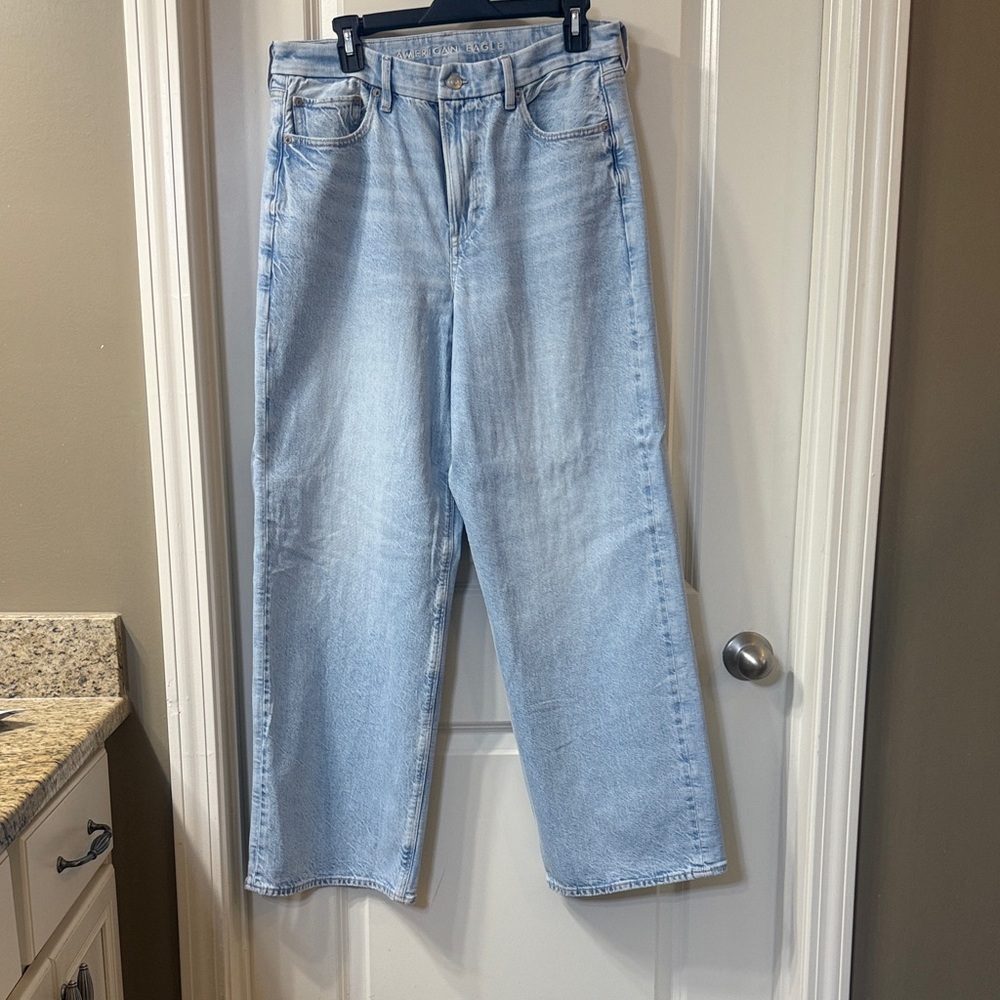 American Eagle Outfitters Light Wash Straight Leg Jeans